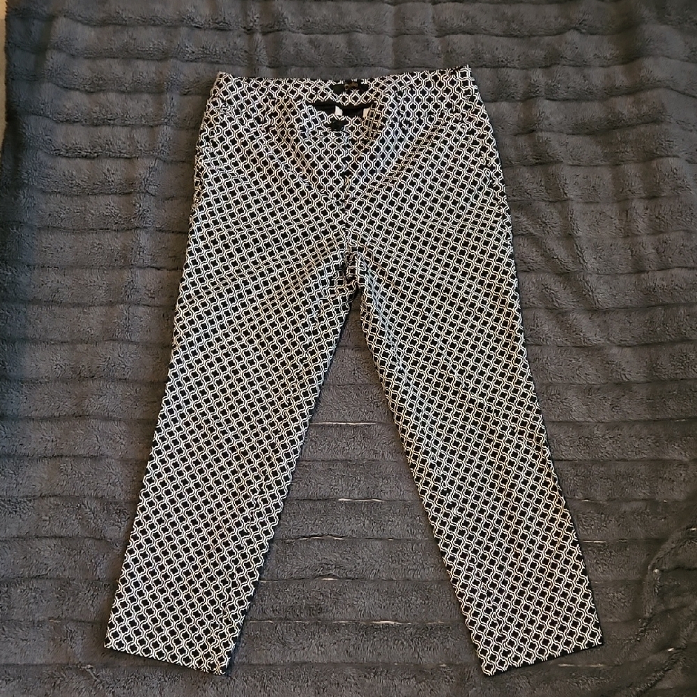 Dalia Black and White Geometric Capris